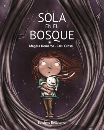 Sola en el bosque